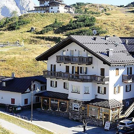 Отель Alpenrose Сан-Мартино-ди-Кастроцца Экстерьер фото